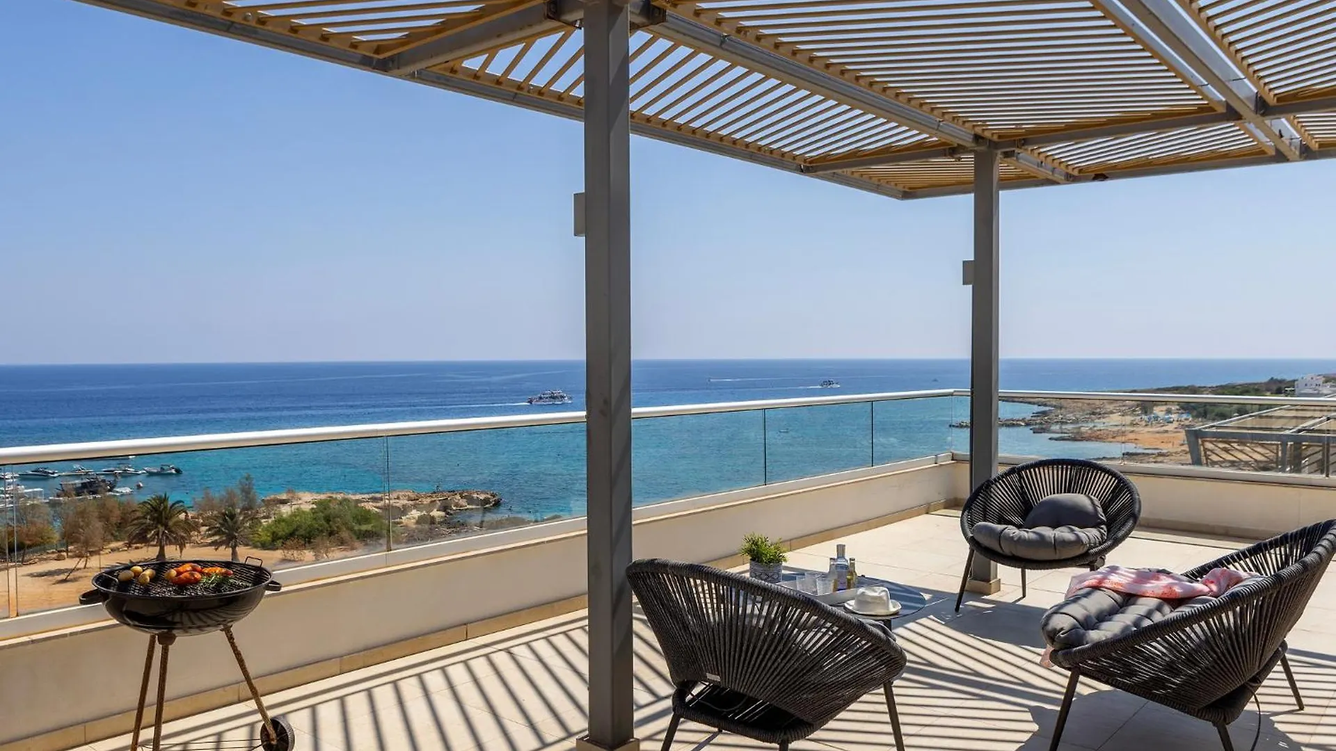 Apartman Emerald Bay Sea-Front Penthouse Protarász Ciprus