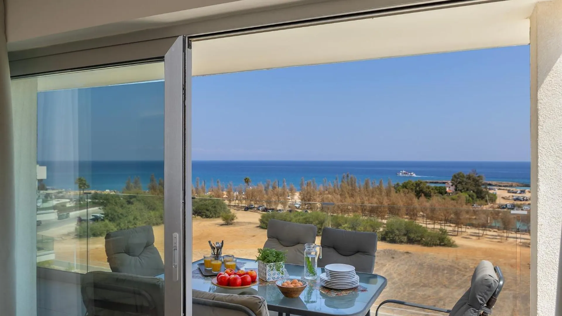 Emerald Bay Sea-Front Penthouse Protarász