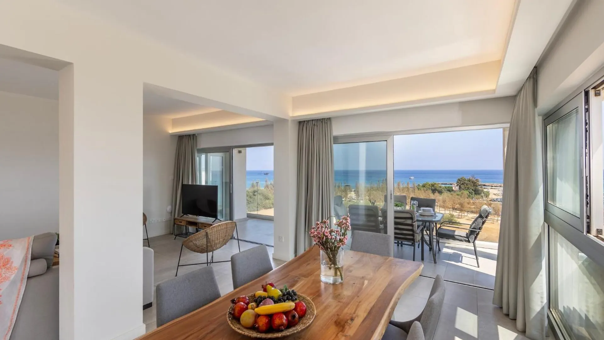 Emerald Bay Sea-Front Penthouse Protarász Apartman