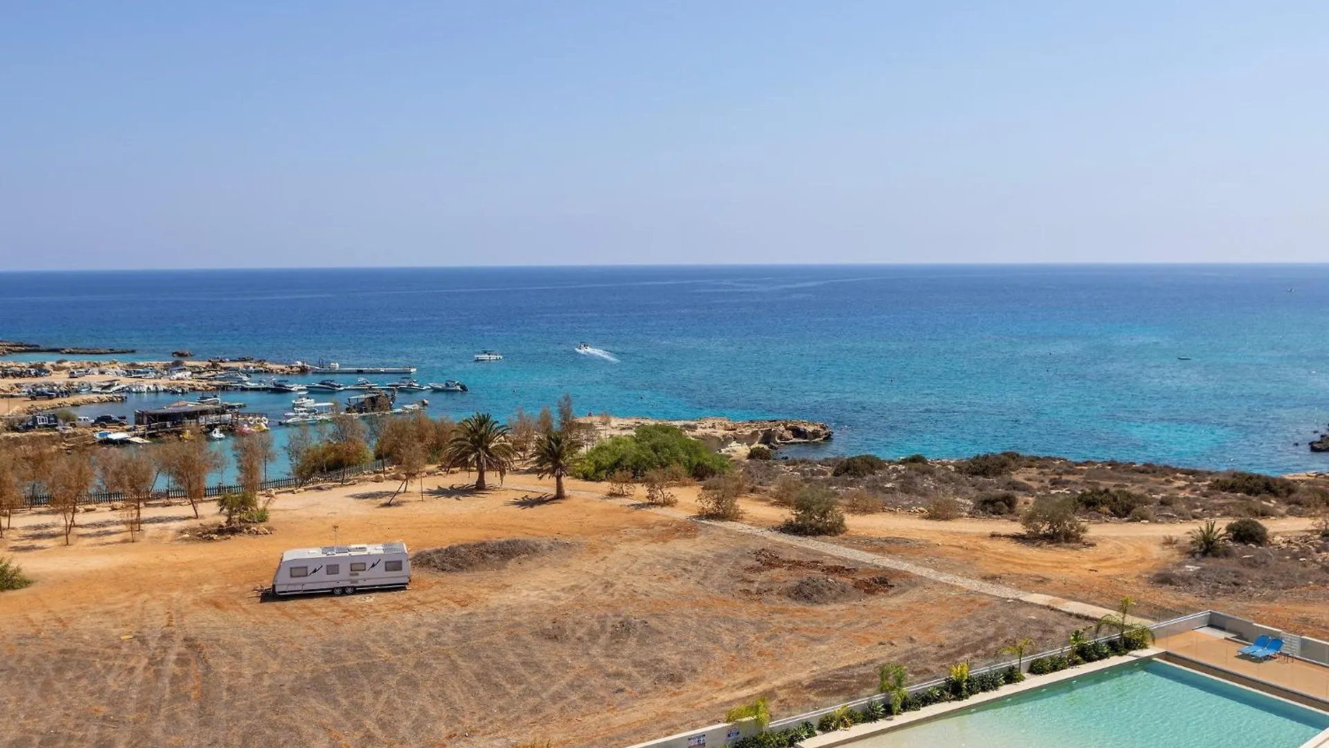 Apartman Emerald Bay Sea-Front Penthouse Protarász