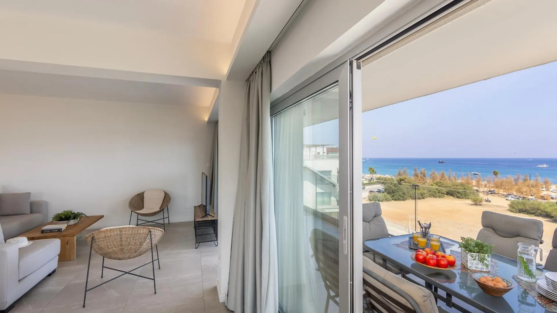 Emerald Bay Sea-Front Penthouse Protarász 0*,