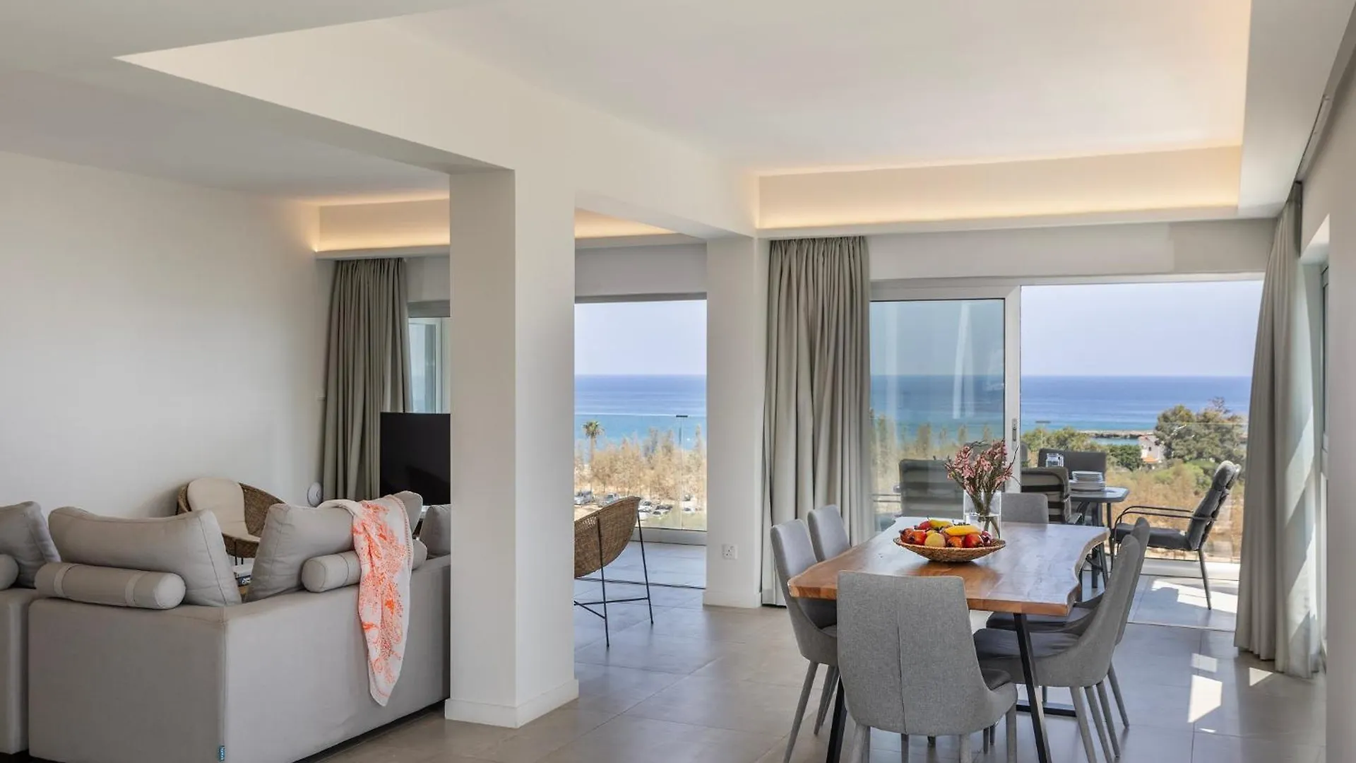 Emerald Bay Sea-Front Penthouse Protarász Apartman
