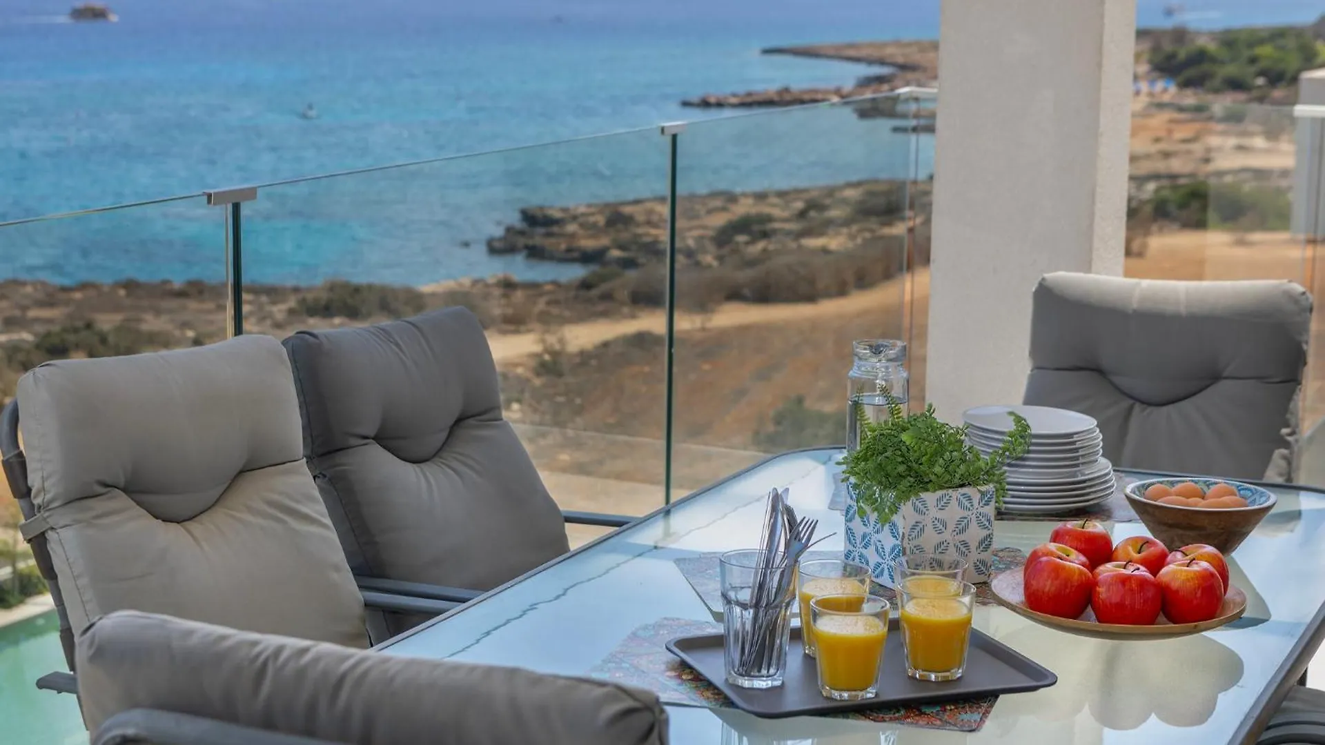 Emerald Bay Sea-Front Penthouse Protarász Apartman